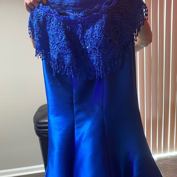PROM DRESSES - Picture 5 of 15